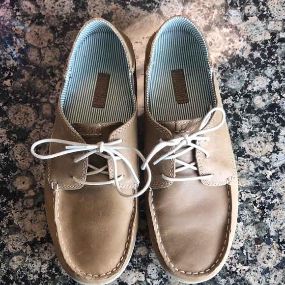 OluKai Shoes - OluKai Heleuma Leather Casual Shoe in Tan Size 7